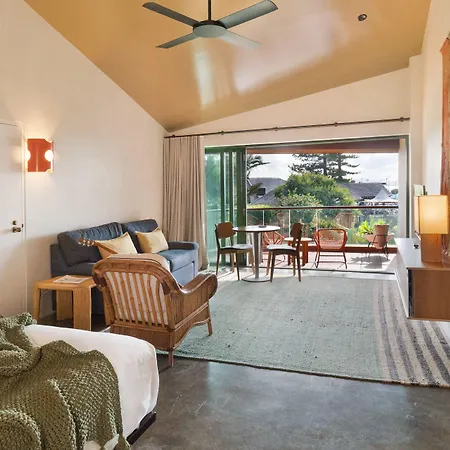 Beach Hotel Resort-2